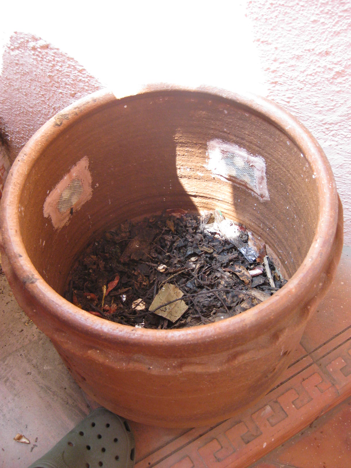 Domestic compost bins in India Caroline Banks