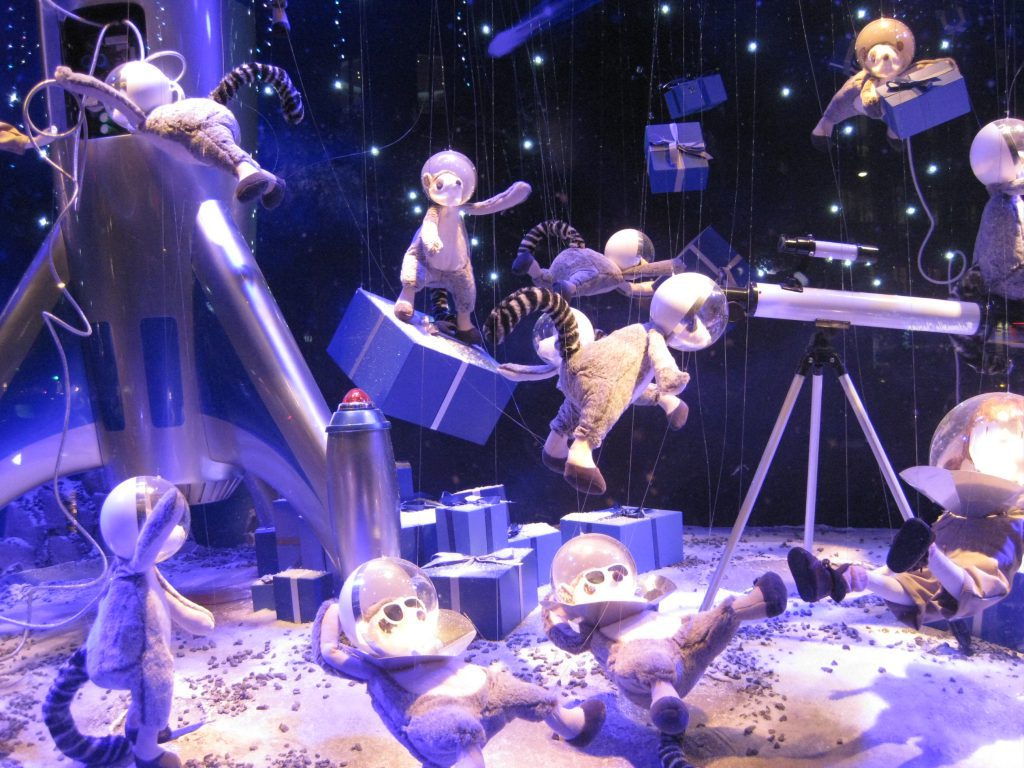 Le Printemps window display. Photo by Caroline Banks