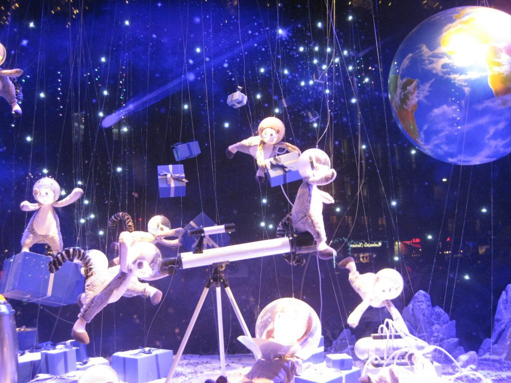 Le Printemps window display. Photo by Caroline Banks