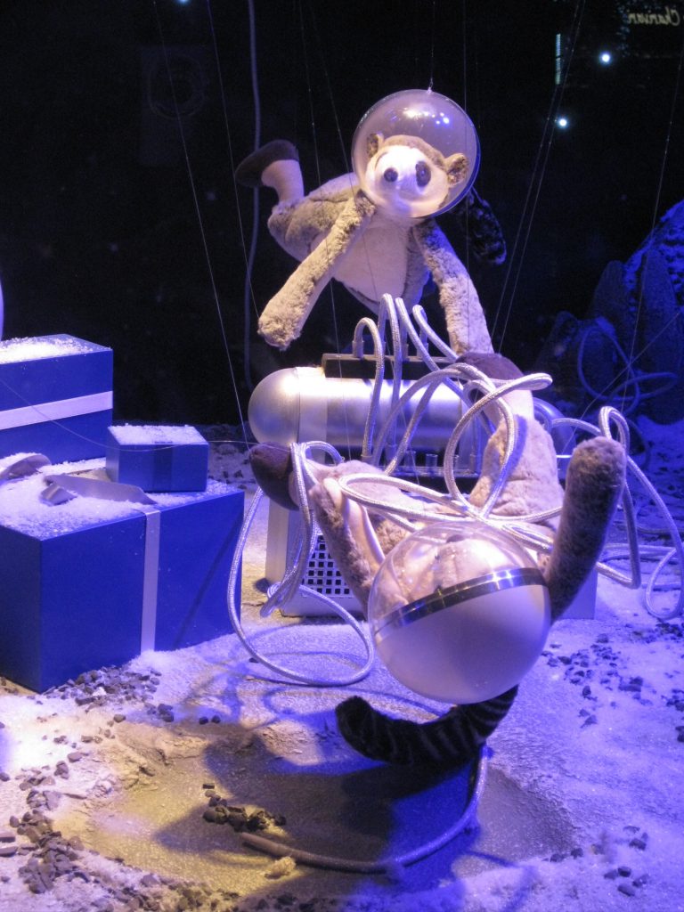 Le Printemps window display. Photo by Caroline Banks