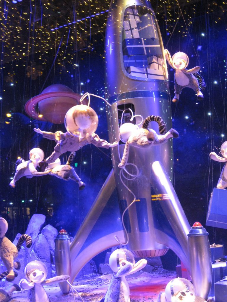 Le Printemps window display. Photo by Caroline Banks