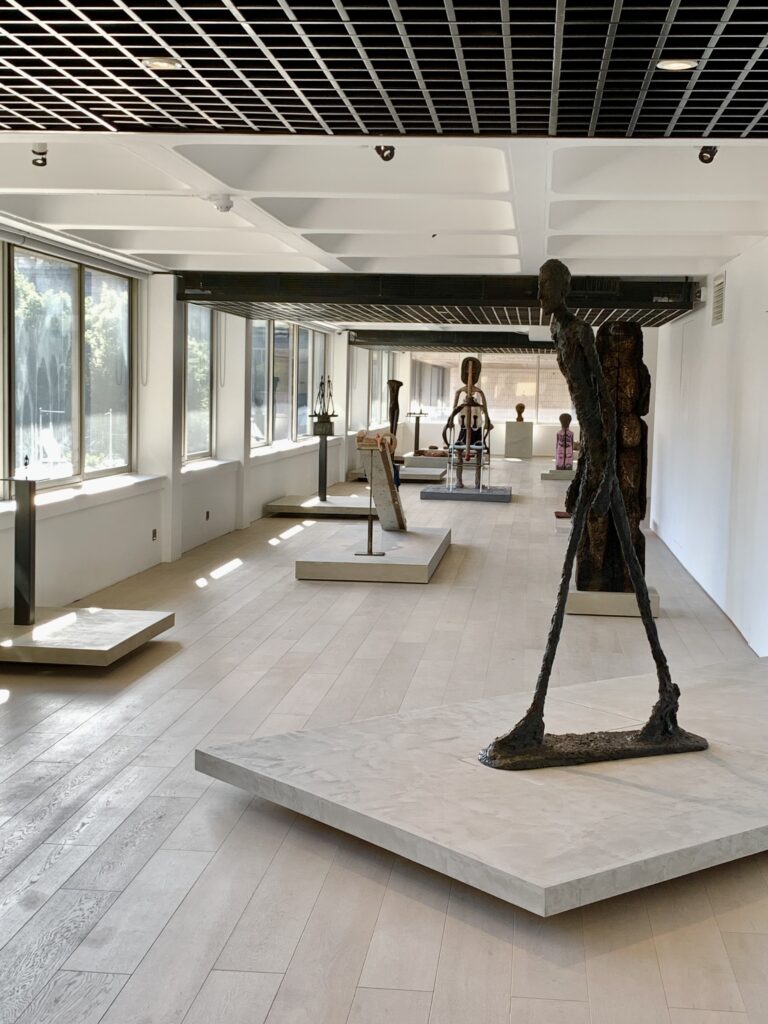 Huma Bhabha. Encounters: Giacometti at The Barbican. Photo by Caroline Banks.