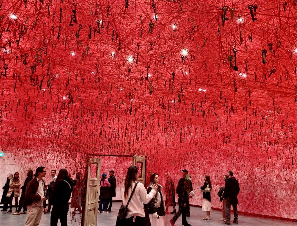 Chiharu Shiota: Threads of Life. Hayward Gallery. Photo by Caroline Banks.