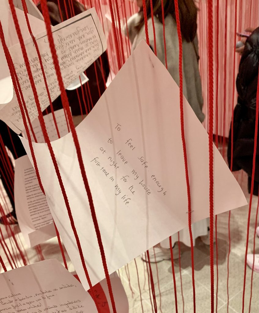 Chiharu Shiota: Threads of Life. Hayward Gallery. Photo by Caroline Banks.