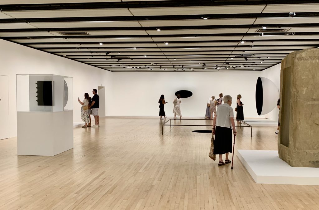 Anish Kapoor at Hayward Gallery. Photo by Caroline Banks