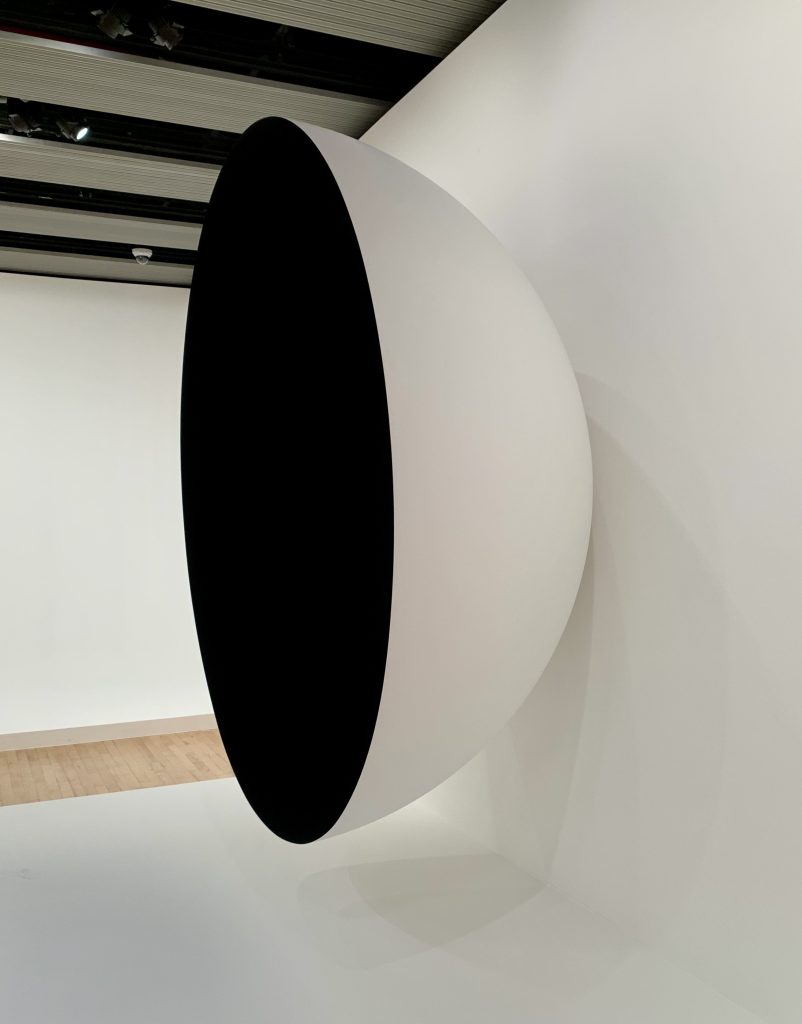 Anish Kapoor at Hayward Gallery. Photo by Caroline Banks